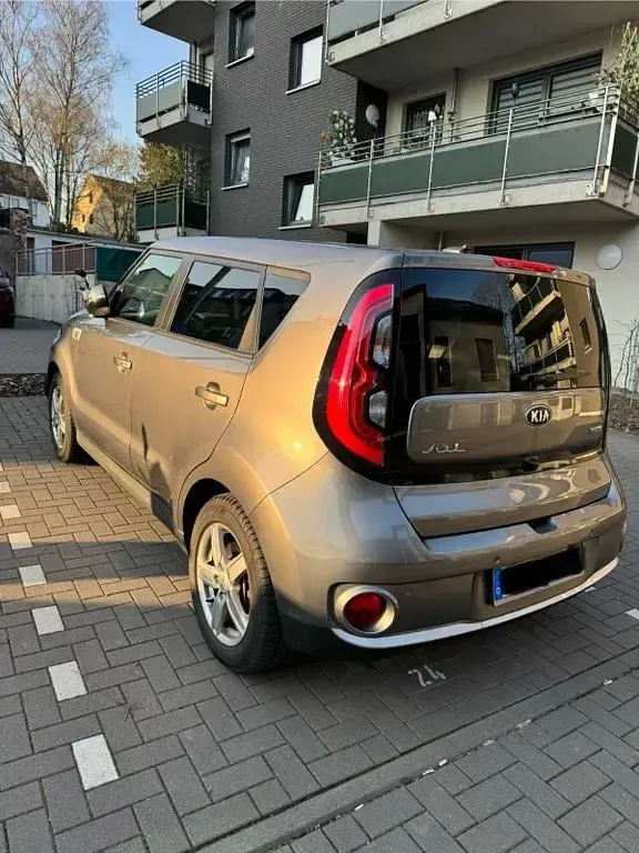 Gebraucht Kia Soul 80 kW (110 PS) 2015 Grau SUV