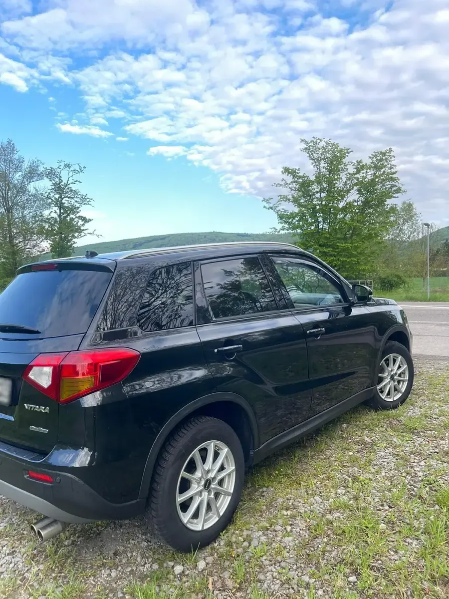 Gebraucht Suzuki Vitara Comfort+ 120 PS (88 kW) 2015 Schwarz SUV
