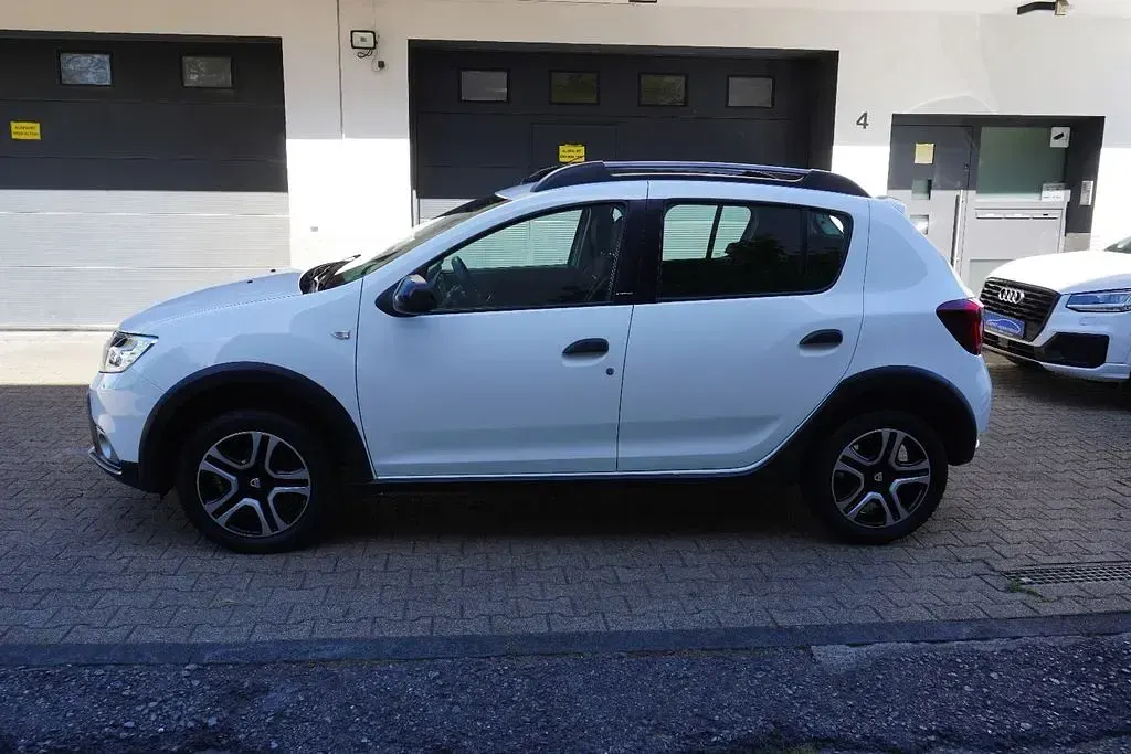 Gebraucht Dacia Sandero Celebration 90 PS (66 kW) 2019 Gletscherweiss Limousine