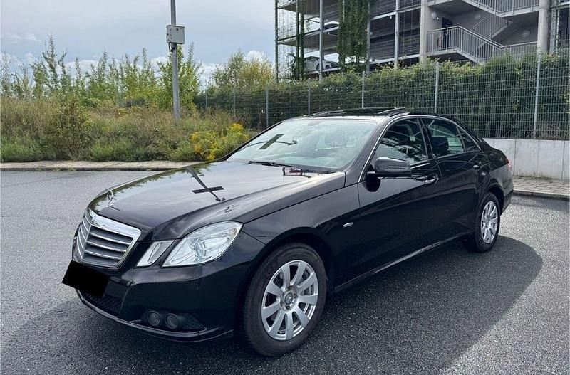 Schwarz Gebraucht 2011 Mercedes E200 Limousine | 8.999 € (Superpreis) - Bild 1/4