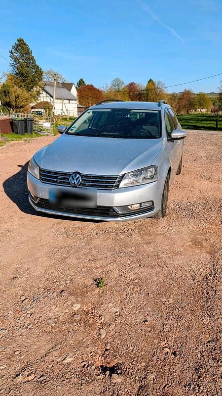 Second-hand VW Passat 140 CP (102 kW) 2012 Argintiu Break