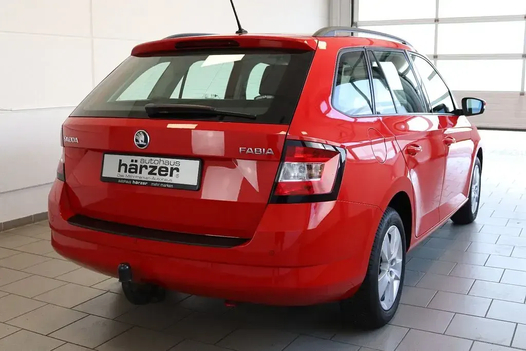 Gebraucht Skoda Fabia Ambition 95 PS (69 kW) 2018 Rot Kombi