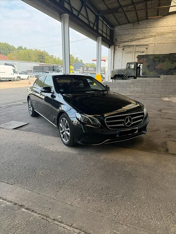 Schwarz Gebraucht 2019 Mercedes E400 Limousine | 23.490 € (Superpreis) - Bild 1/4