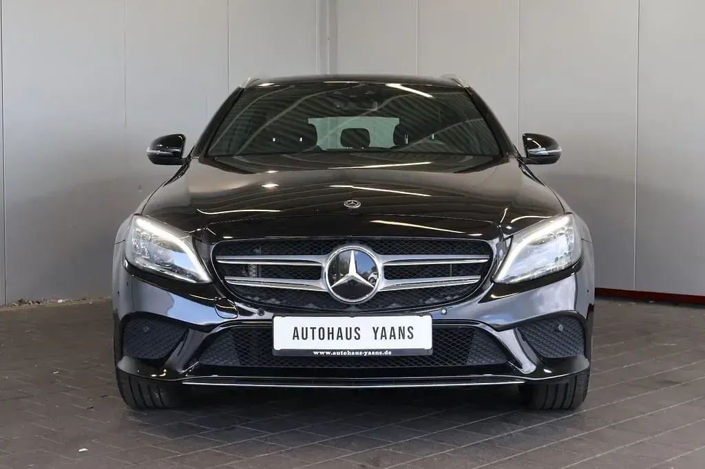 Gebraucht Mercedes C300 Avantgarde 245 PS (180 kW) 2019 Schwarz Limousine