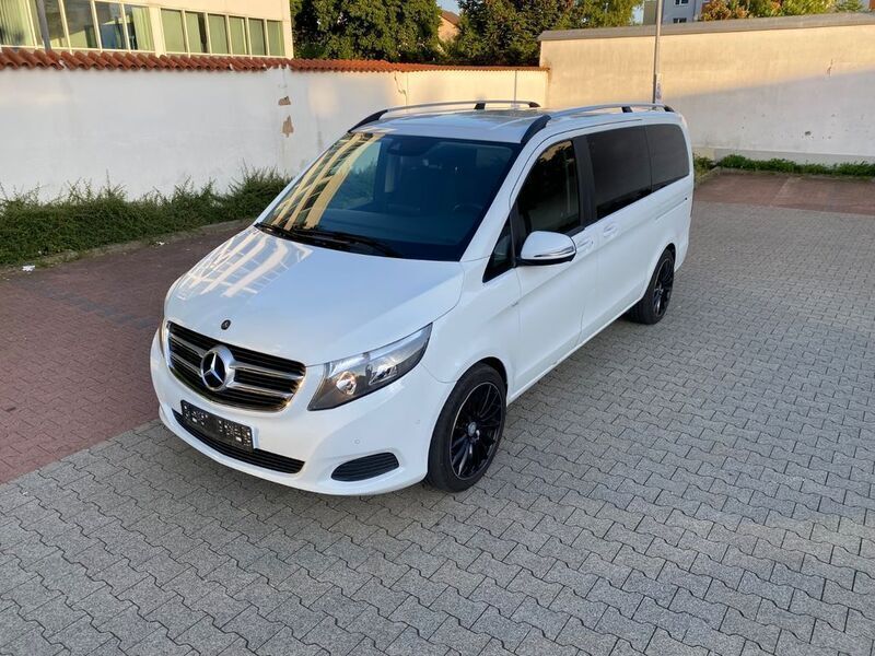 Weiß Gebraucht 2017 Mercedes V220 Edition Van / Kleinbus | 30.990 € (Fairer Preis) - Bild 1/4