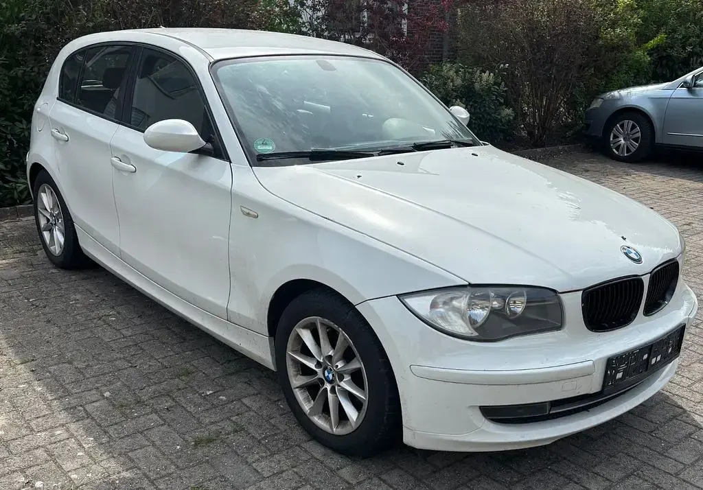 Używany BMW 116 122 KM (89 kW) 2008 Biały Hatchback