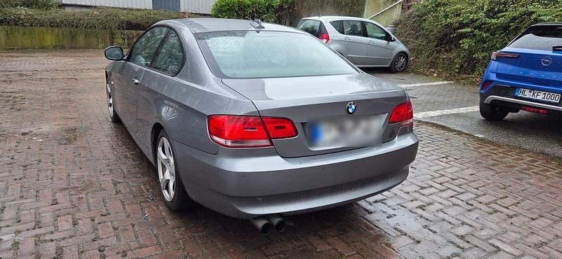 Gebraucht BMW 320 170 PS (125 kW) 2010 Grau Coupé