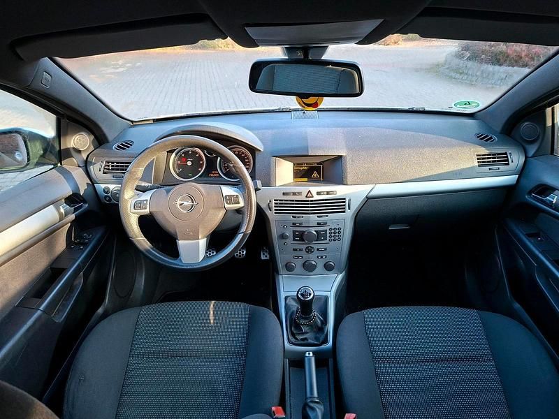 Gebraucht Opel Astra GTC 150 PS (110 kW) 2008 Silber Coupé
