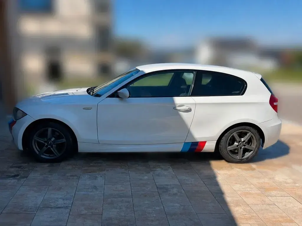 Gebraucht BMW 118 Coupé Sport Line 143 PS (105 kW) 2009 Weiß Coupé