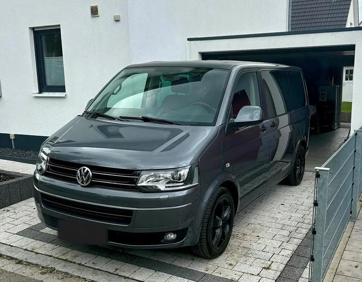 Gebraucht VW Multivan 179 PS (131 kW) 2015 Grau Van / Kleinbus