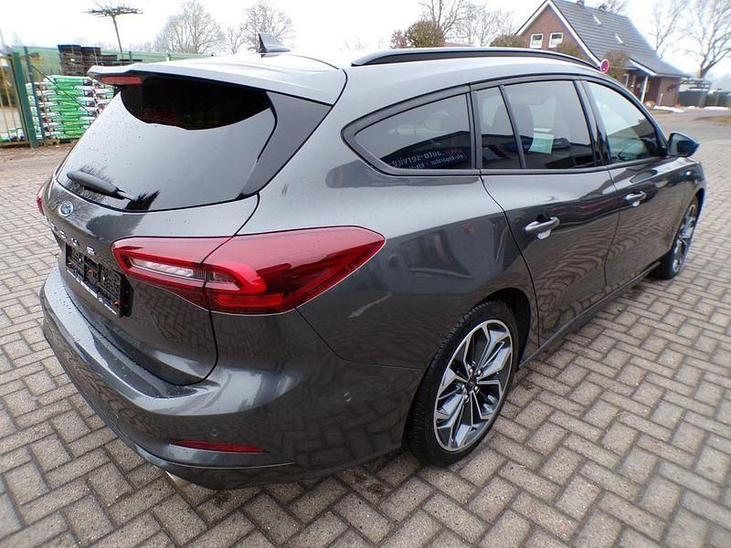 Gebraucht Ford Focus ST-Line X 155 PS (114 kW) 2025 Grau Limousine