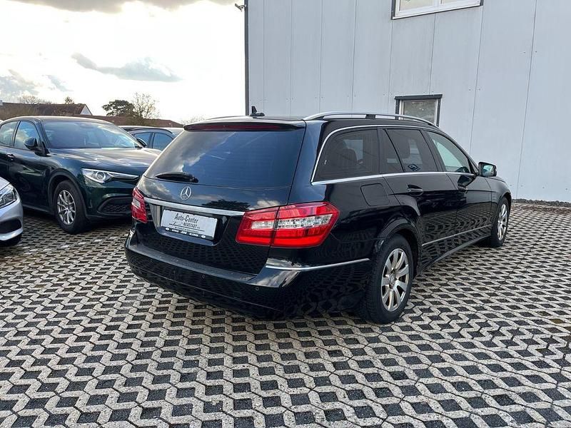Gebraucht Mercedes E220 170 PS (125 kW) 2011 Schwarz Kombi