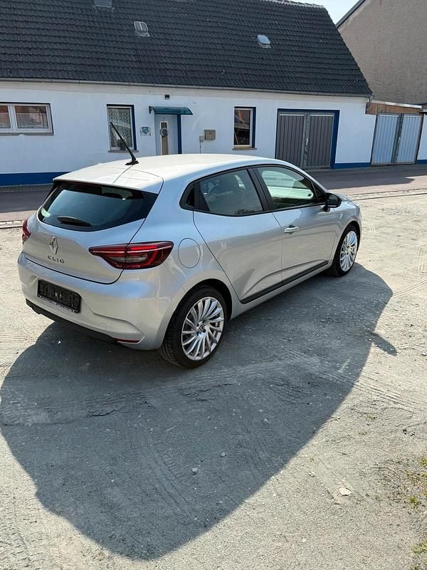 Gebraucht Renault Clio V 92 PS (67 kW) 2021 Silber Kleinwagen