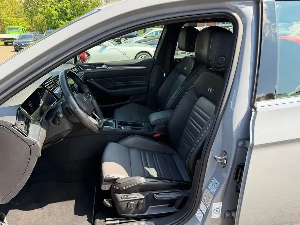 Gebraucht VW Passat R-line 200 PS (147 kW) 2022 Grau Kombi