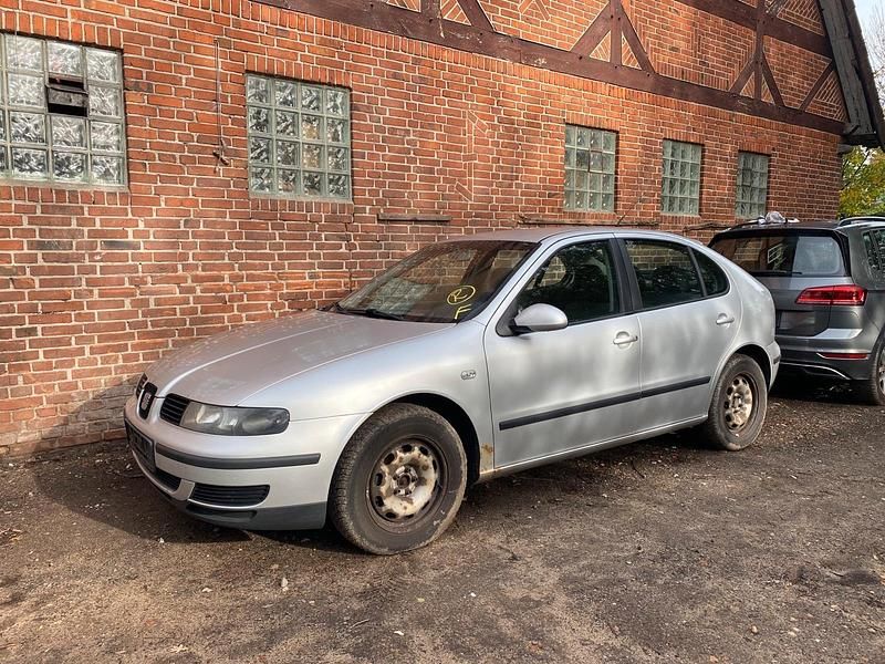 Silber Gebraucht 2003 Seat Leon Kleinwagen | 950 € (Fairer Preis) - Bild 1/4