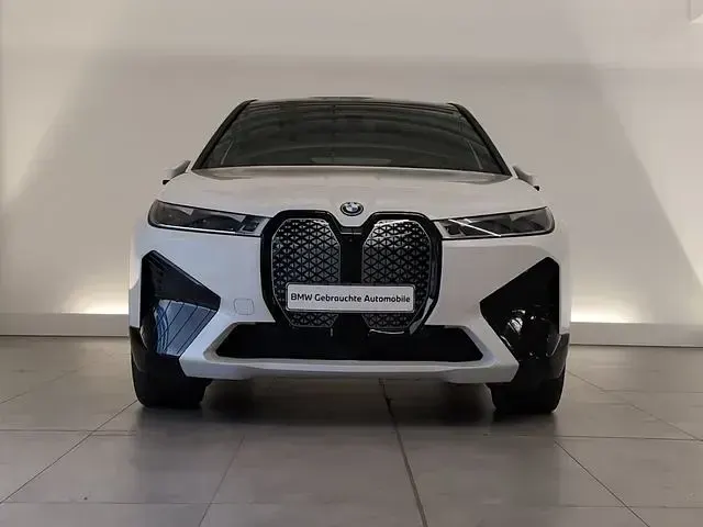 Gebraucht BMW iX Sport Line 384 kW (523 PS) 2022 Weiß SUV