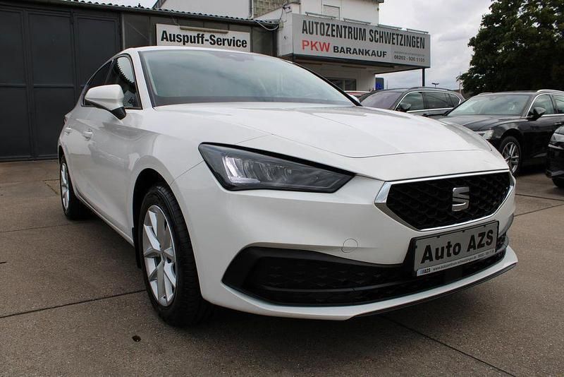 Weiß Gebraucht 2024 Seat Leon Style Limousine | 21.950 € (Fairer Preis) - Bild 1/4