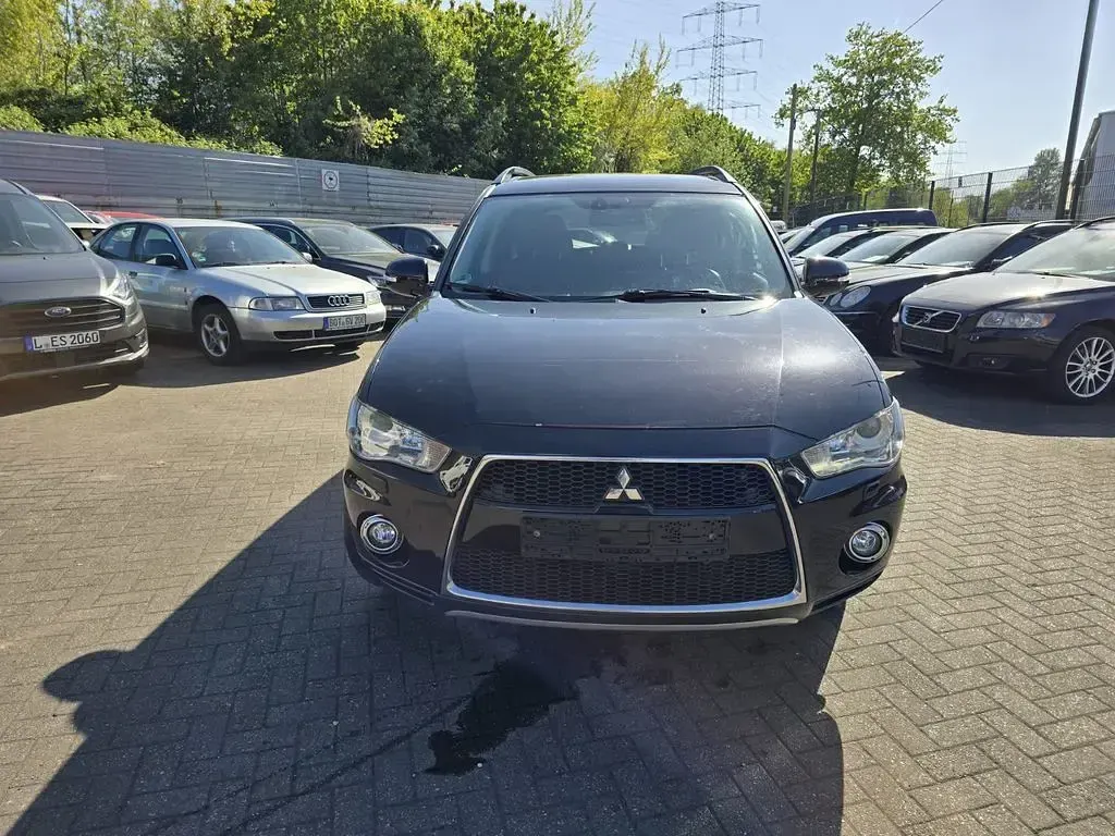 Begagnad Mitsubishi Outlander 156 HK (114 kW) 2012 Svart SUV