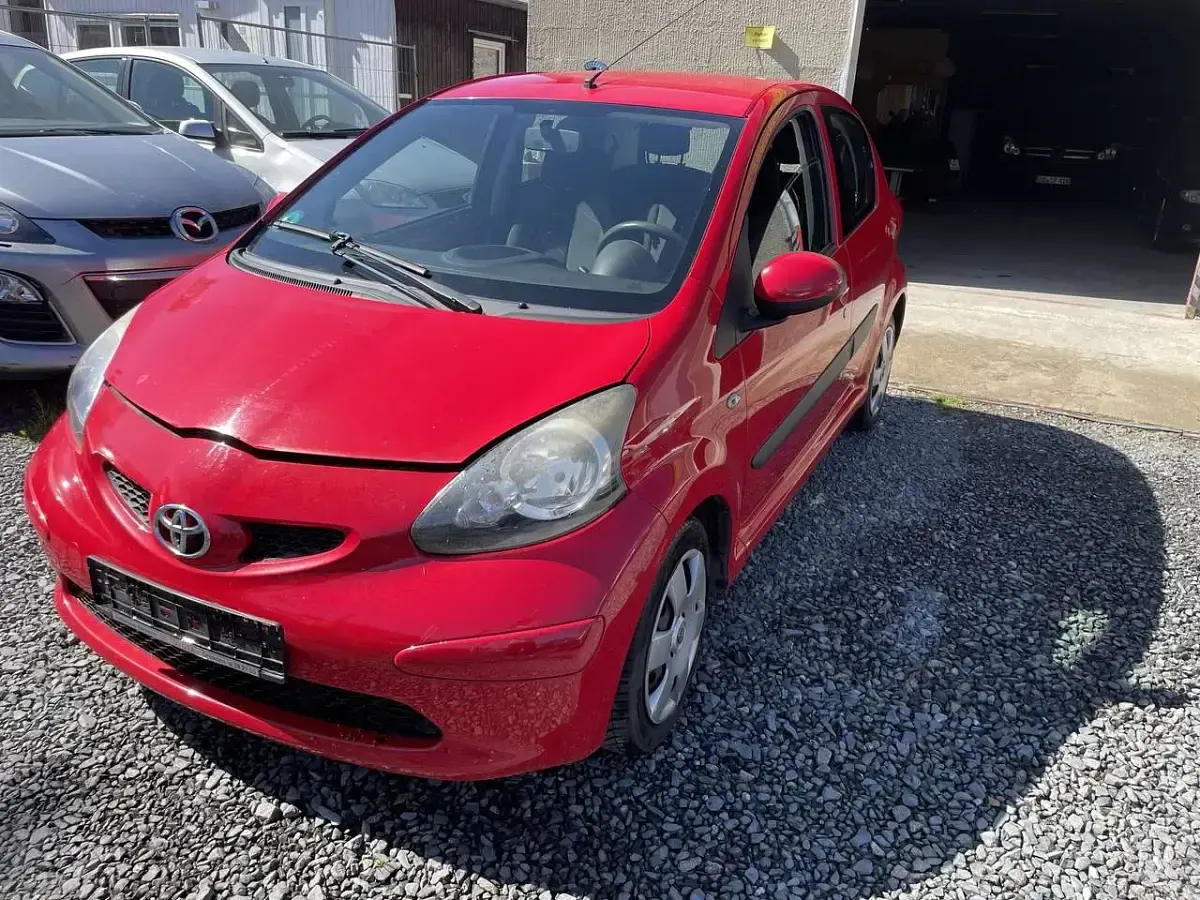 Second-hand Toyota Aygo 68 CP (50 kW) 2007 Roșu Hatchback