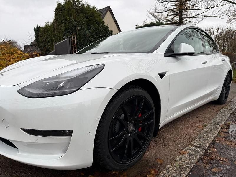 Weiß Gebraucht 2021 Tesla Model 3 Performance Limousine | 26.900 € (Fairer Preis) - Bild 1/4