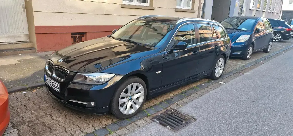 Gebraucht BMW 318 143 PS (105 kW) 2012 Schwarz Kombi