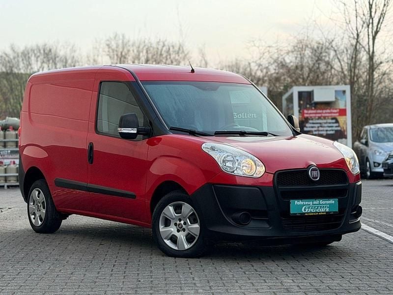 Gebraucht Fiat Doblò Basis 75 PS (55 kW) 2014 Rot Van / Kleinbus