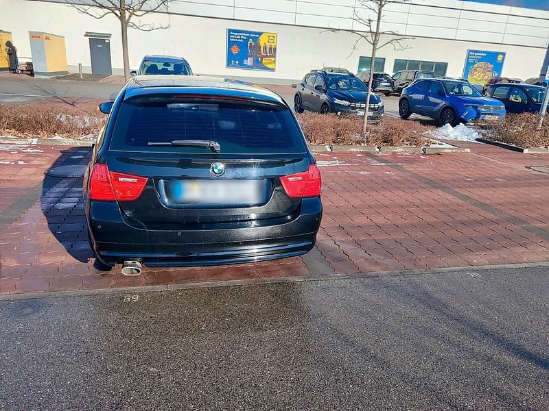 Gebraucht BMW 320 177 PS (130 kW) 2009 Schwarz Kombi
