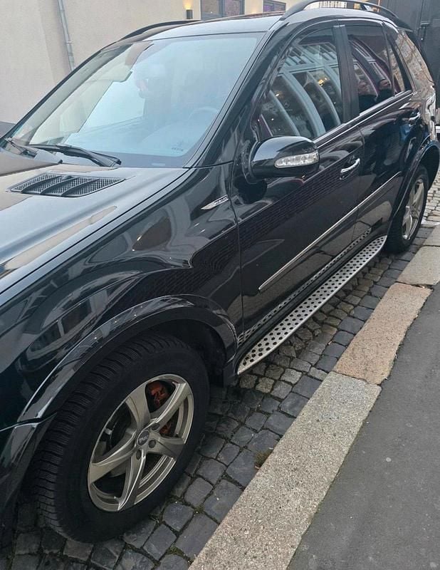 Gebraucht Mercedes ML420 AMG 306 PS (225 kW) 2007 Schwarz SUV