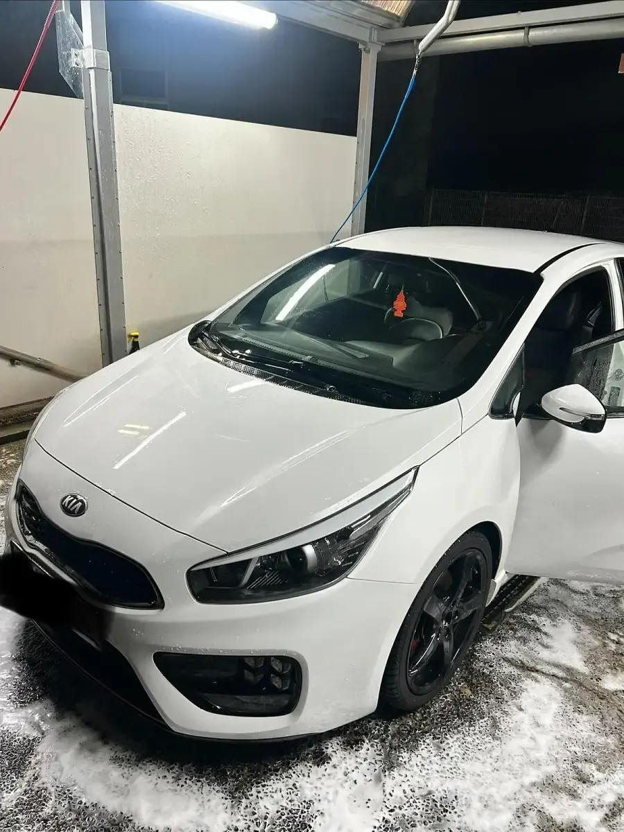 Używany Kia Ceed GT-Track 204 KM (150 kW) 2014 Biały Hatchback