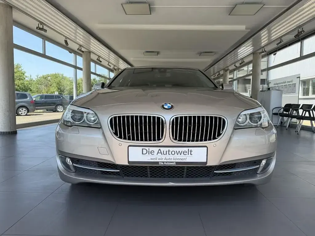 Gebraucht BMW 530 272 PS (200 kW) 2012 Silber Kombi