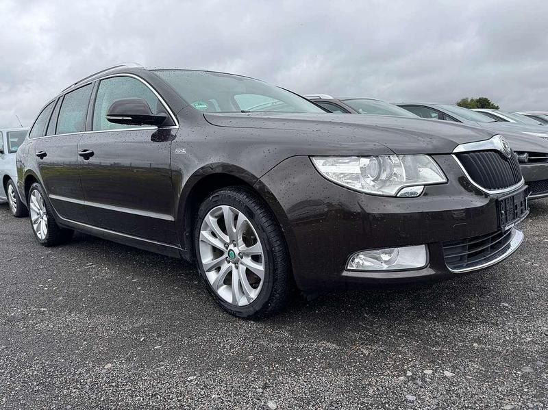 Braun Gebraucht 2011 Skoda Superb Kombi | 4.300 € (Fairer Preis) - Bild 1/4