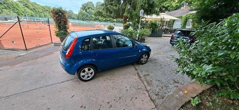 Gebraucht Ford Fiesta 69 PS (50 kW) 2007 Blau Kleinwagen