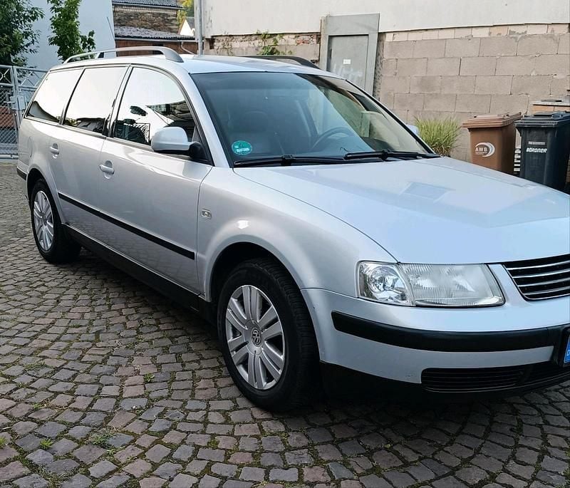 Silber Gebraucht 1998 VW Passat Highline Kombi | 700 € (Guter Preis) - Bild 1/4