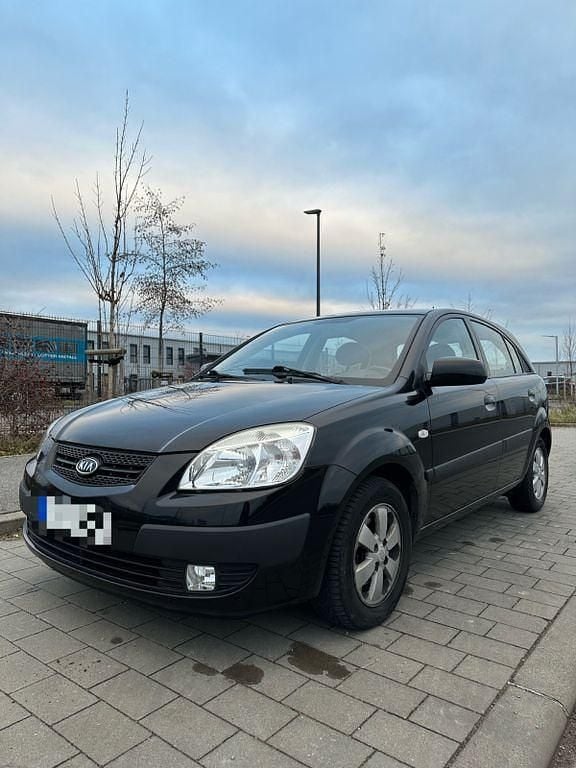 Schwarz Gebraucht 2009 Kia Rio Attract Limousine | 3.900 € (Teuer) - Bild 1/4
