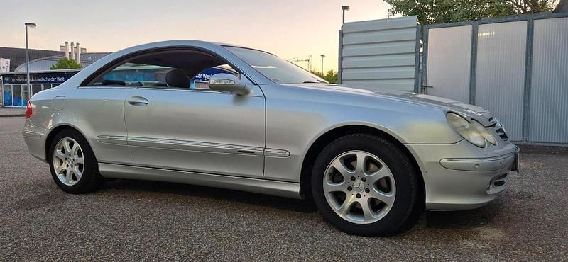 Silber Gebraucht 2002 Mercedes 240 Elegance Coupé | 5.999 € - Bild 1/4