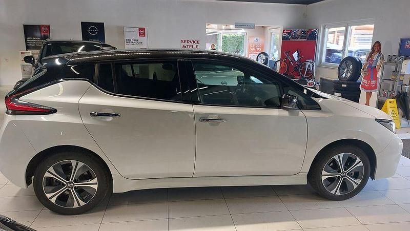 Gebraucht Nissan Leaf Tekna 160 kW (218 PS) 2021 Weiß Kleinwagen