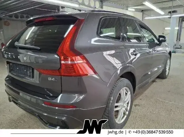 Używany Volvo XC60 Plus 197 KM (144 kW) 2023 Szary SUV