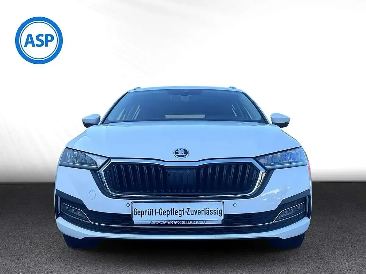 Gebraucht Skoda Octavia Style 116 PS (85 kW) 2023 Candyweiss Kombi