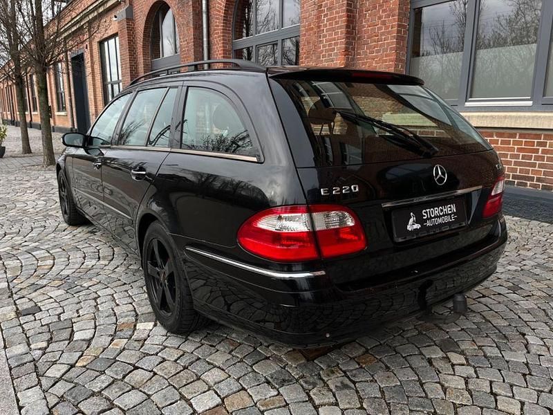 Gebraucht Mercedes E220 Elegance 150 PS (110 kW) 2004 Schwarz Limousine