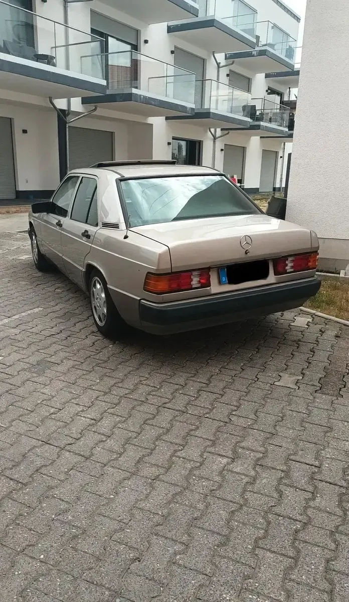 Gebraucht Mercedes 190 109 PS (80 kW) 1991 Gold Limousine