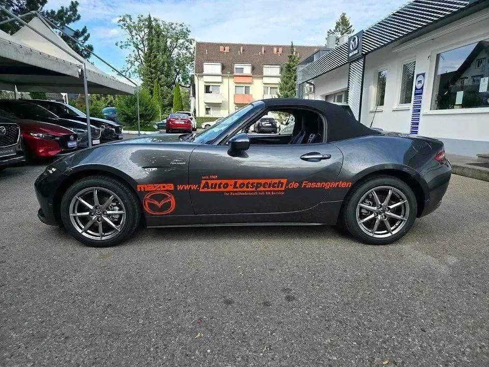 Neu Mazda MX5 Exclusive 132 PS (97 kW) 2026 Grau Cabrio