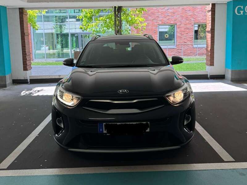 Grau Gebraucht 2020 Kia Stonic Platinum Edition SUV | 15.900 € (Guter Preis) - Bild 1/4