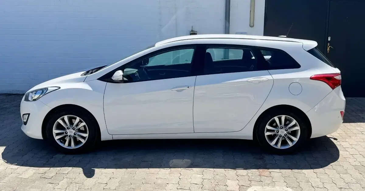 Gebraucht Hyundai i30 Edition 135 PS (99 kW) 2015 Weiß Kombi