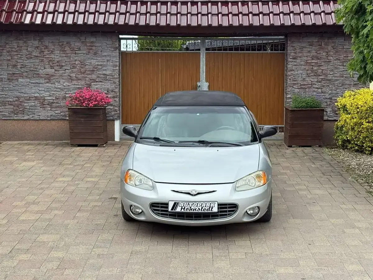 Usado Chrysler Sebring Cabriolet 203 CV (149 kW) 2001 Plateado Descapotable