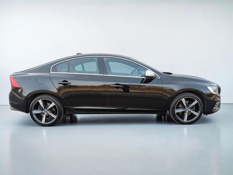 Gebraucht Volvo S60 Momentum 152 PS (111 kW) 2017 Onyx black Limousine