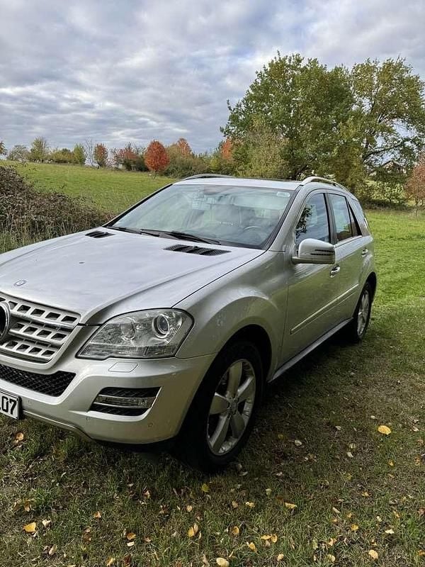 Gebraucht Mercedes ML300 204 PS (150 kW) 2011 Grau SUV