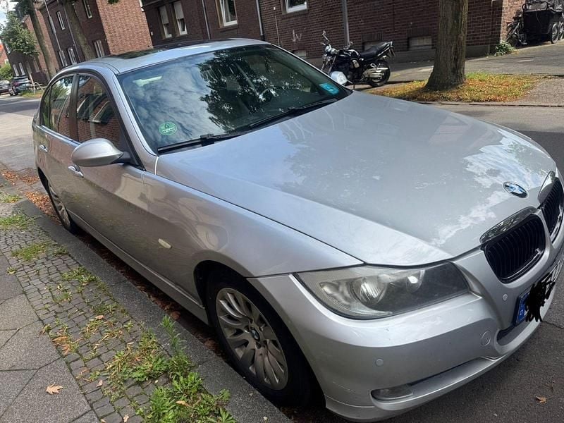 Gebraucht BMW 320 177 PS (130 kW) 2009 Silber Limousine