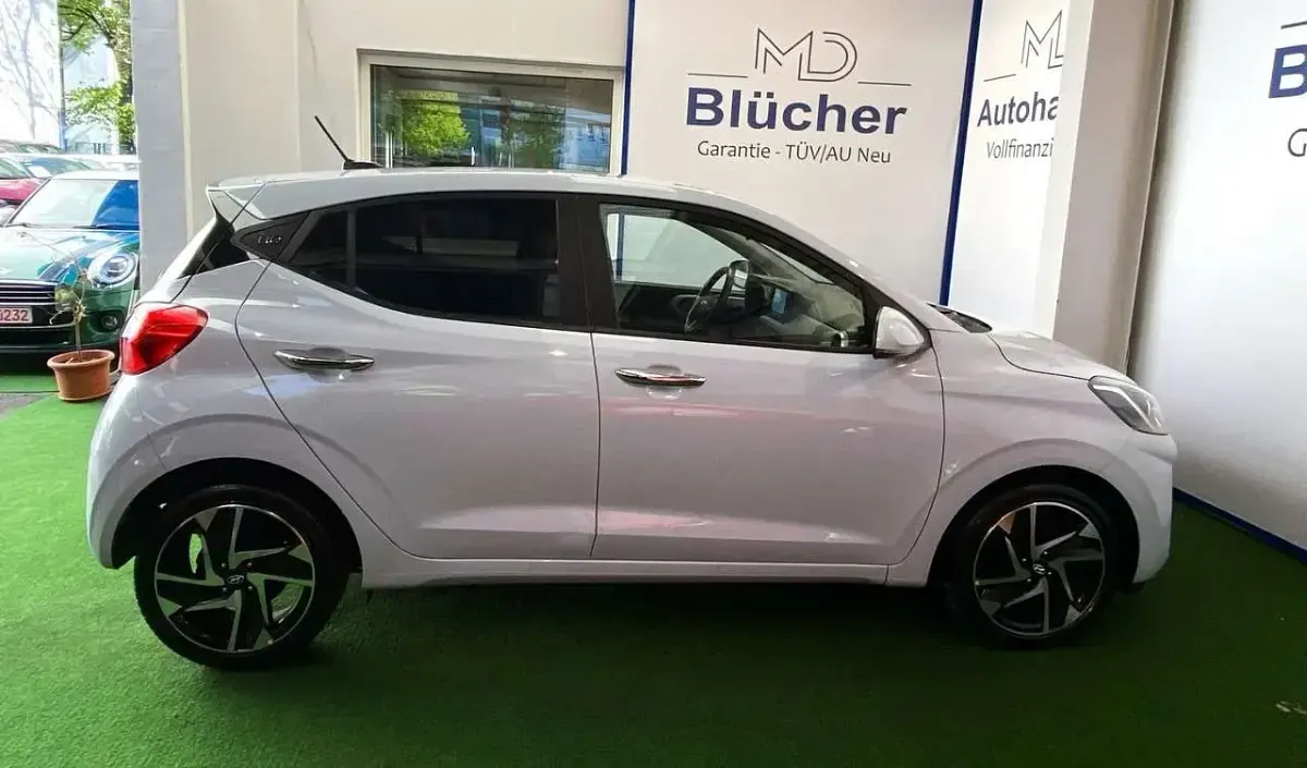 Gebraucht Hyundai i10 Premium 84 PS (61 kW) 2021 Weiß Kleinwagen