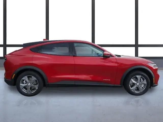 Gebraucht Ford Mustang Mach-E Basis 197 kW (269 PS) 2023 Rot SUV