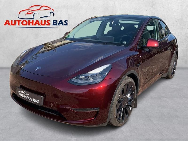 Midnight cherry red Gebraucht 2024 Tesla Model Y Performance SUV | 43.950 € (Fairer Preis) - Bild 1/4